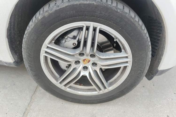 Used Porsche Macan 2014 Macan S 3.0T Right Front Wheel Hub