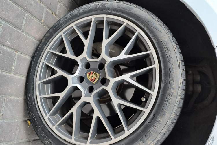 Used Porsche Macan 2014 Macan 2.0T Right Front Wheel Hub