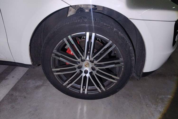 Used Porsche Macan 2014 Macan 2.0T Right Front Wheel Hub