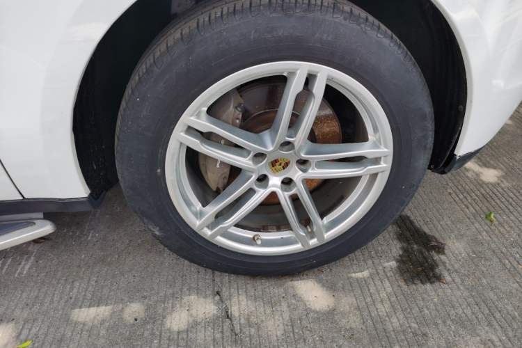 Used Porsche Macan 2014 Macan 2.0T Right Front Wheel Hub