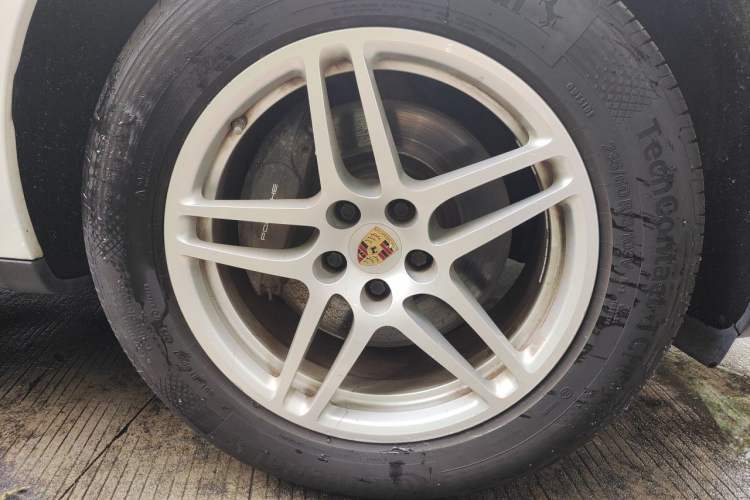 Used Porsche Macan 2014 Macan 2.0T Right Front Wheel Hub
