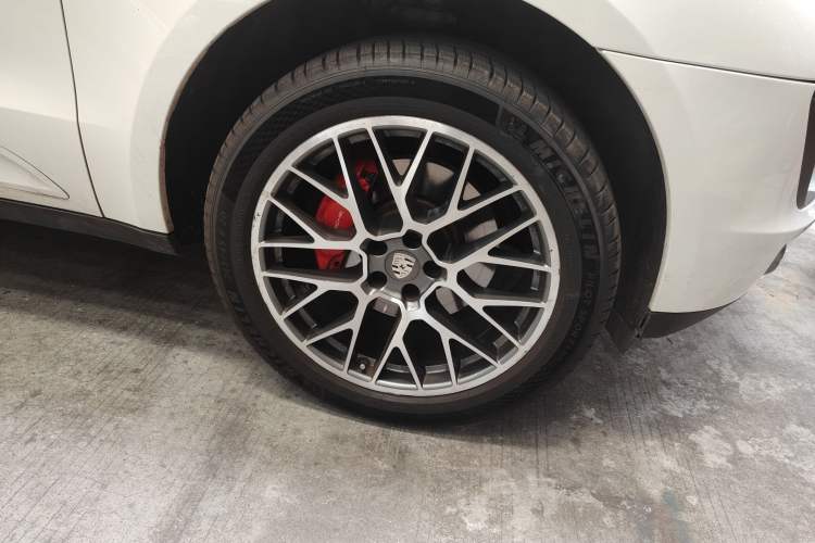 Used Porsche Macan 2014 Macan 2.0T Right Front Wheel Hub