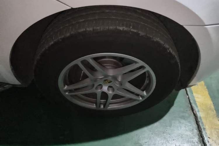 Used Porsche Macan 2014 Macan 2.0T Right Front Wheel Hub