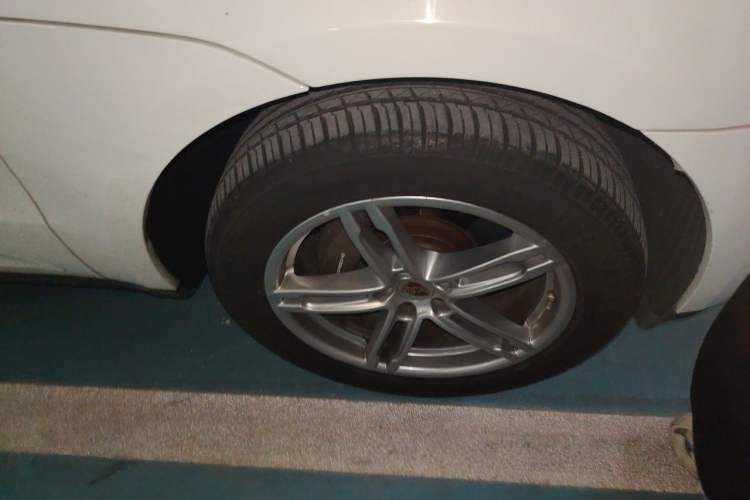 Used Porsche Macan 2014 Macan 2.0T Right Front Wheel Hub