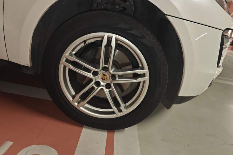 Used Porsche Macan 2014 Macan 2.0T Right Front Wheel Hub