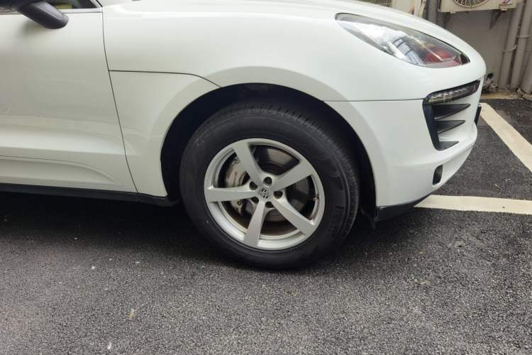 Used Porsche Macan 2014 Macan S 3.0T Right Front Wheel Hub