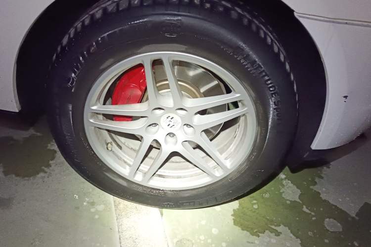 Used Porsche Macan 2014 Macan 2.0T Right Front Wheel Hub