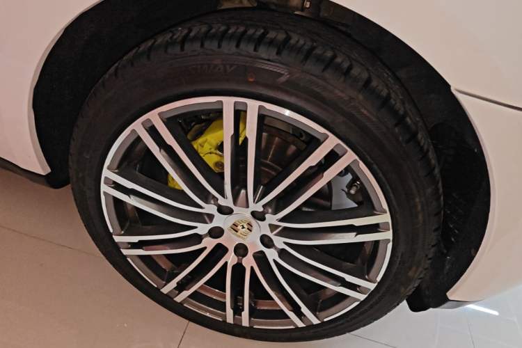 Used Porsche Macan 2014 Macan S 3.0T Right Front Wheel Hub