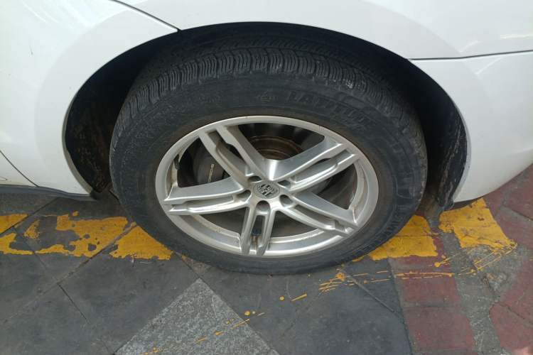 Used Porsche Macan 2014 Macan 2.0T Right Front Wheel Hub