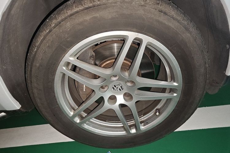 Used Porsche Macan 2014 Macan 2.0T Right Front Wheel Hub