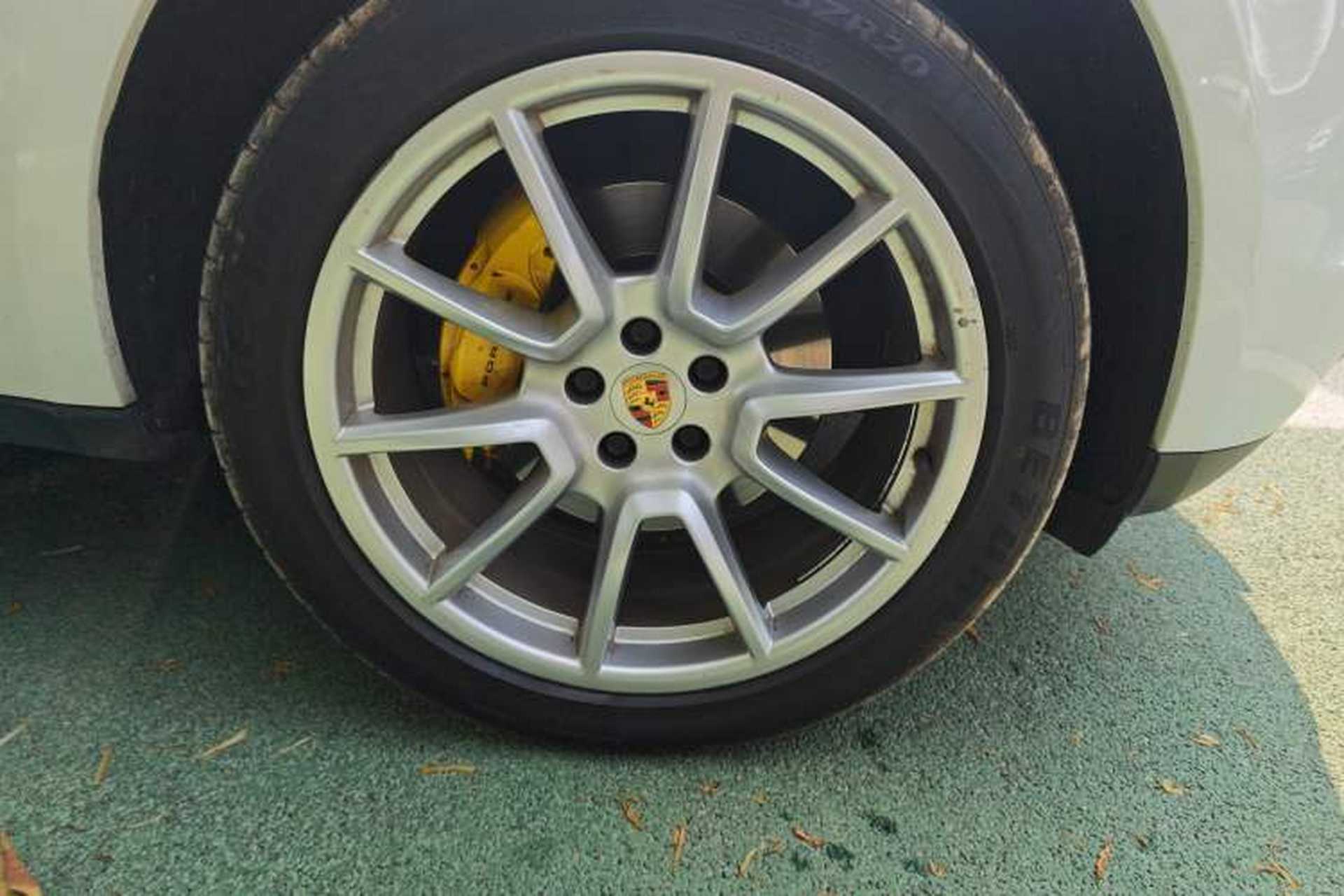 Used Porsche Macan 2014 Macan 2.0T Right Front Wheel Hub