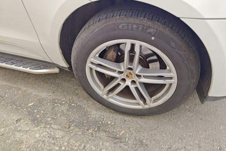 Used Porsche Macan 2014 Macan 2.0T Right Front Wheel Hub