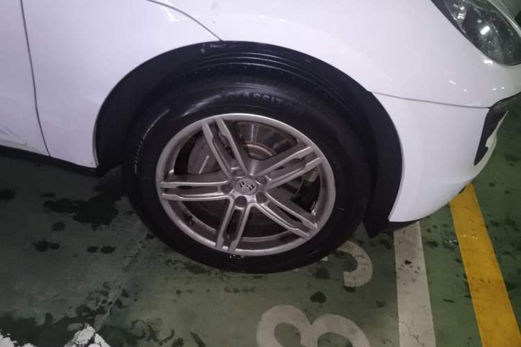 Used Porsche Macan 2014 Macan 2.0T Right Front Wheel Hub