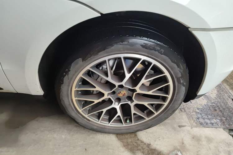 Used Porsche Macan 2014 Macan S 3.0T Right Front Wheel Hub