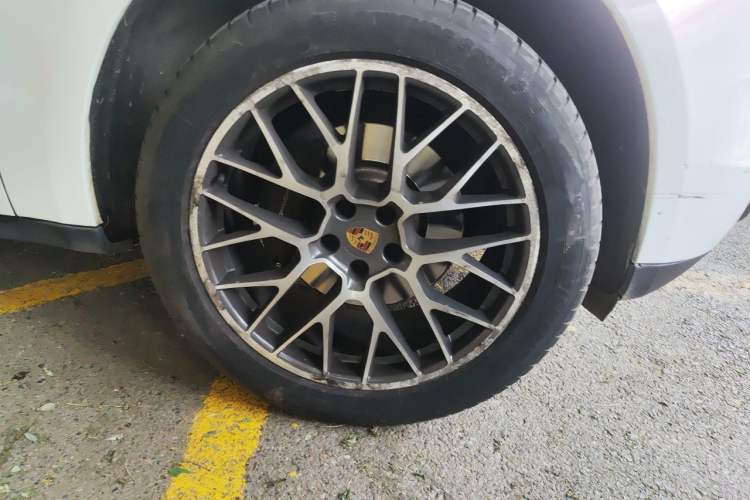 Used Porsche Macan 2014 Macan 2.0T Right Front Wheel Hub