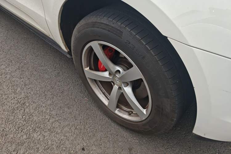 Used Porsche Macan 2014 Macan 2.0T Right Front Wheel Hub