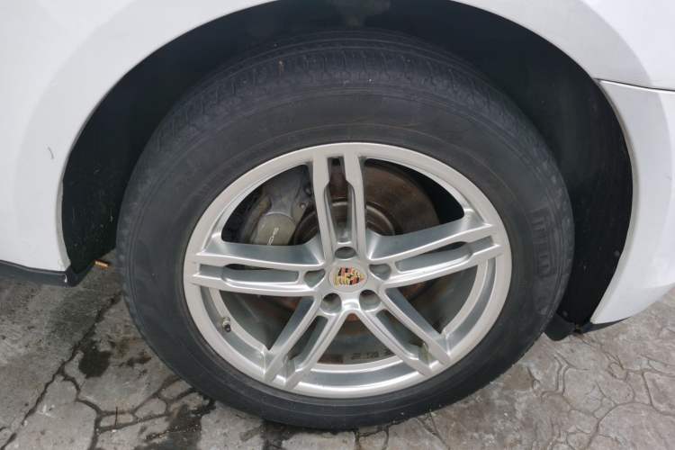 Used Porsche Macan 2014 Macan 2.0T Right Front Wheel Hub