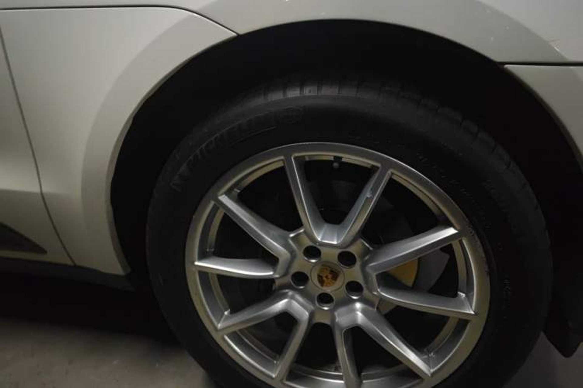 Used Porsche Macan 2014 Macan 2.0T Right Front Wheel Hub