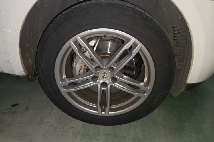 Used Porsche Macan 2014 Macan S 3.0T Right Front Wheel Hub