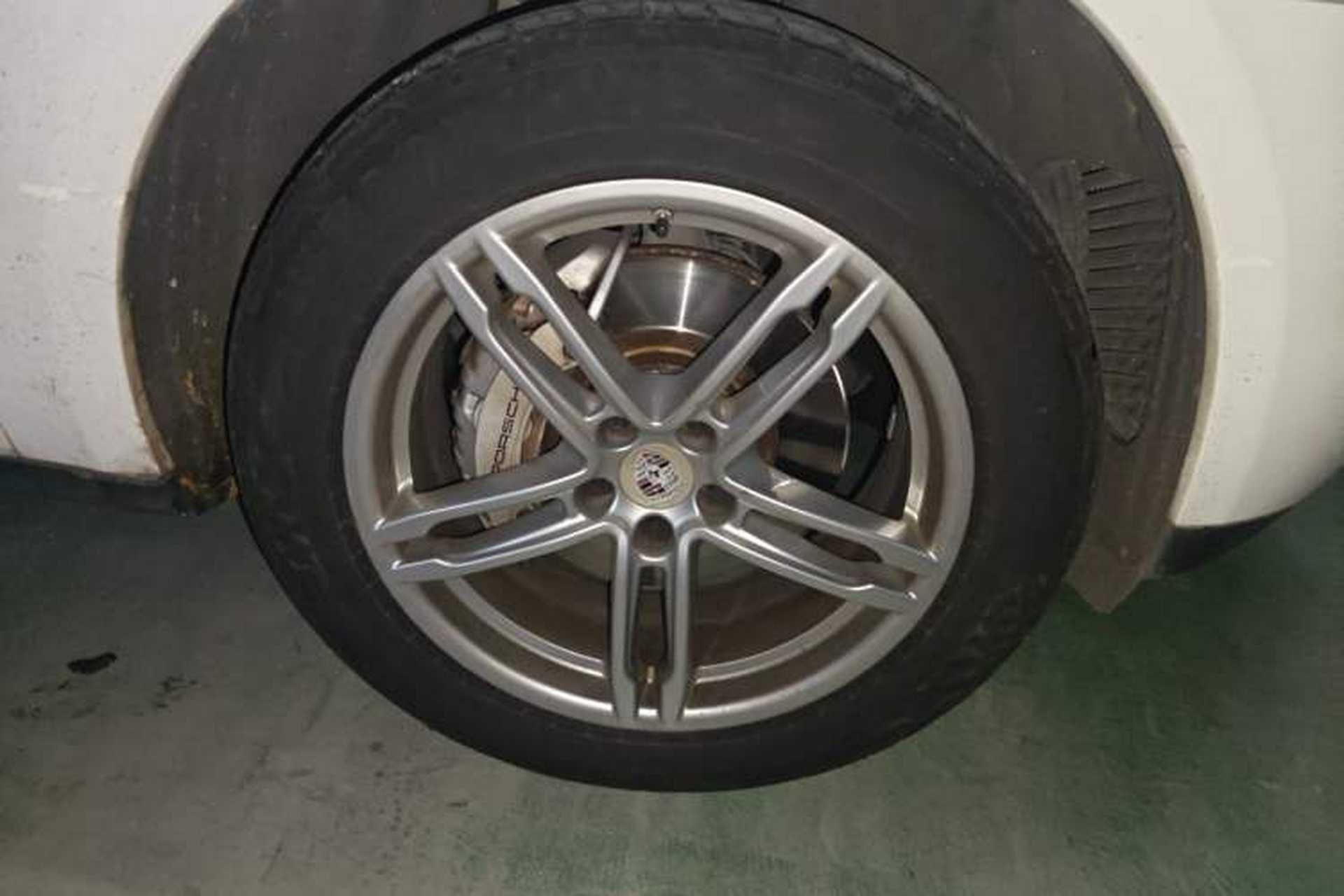Used Porsche Macan 2014 Macan S 3.0T Right Front Wheel Hub