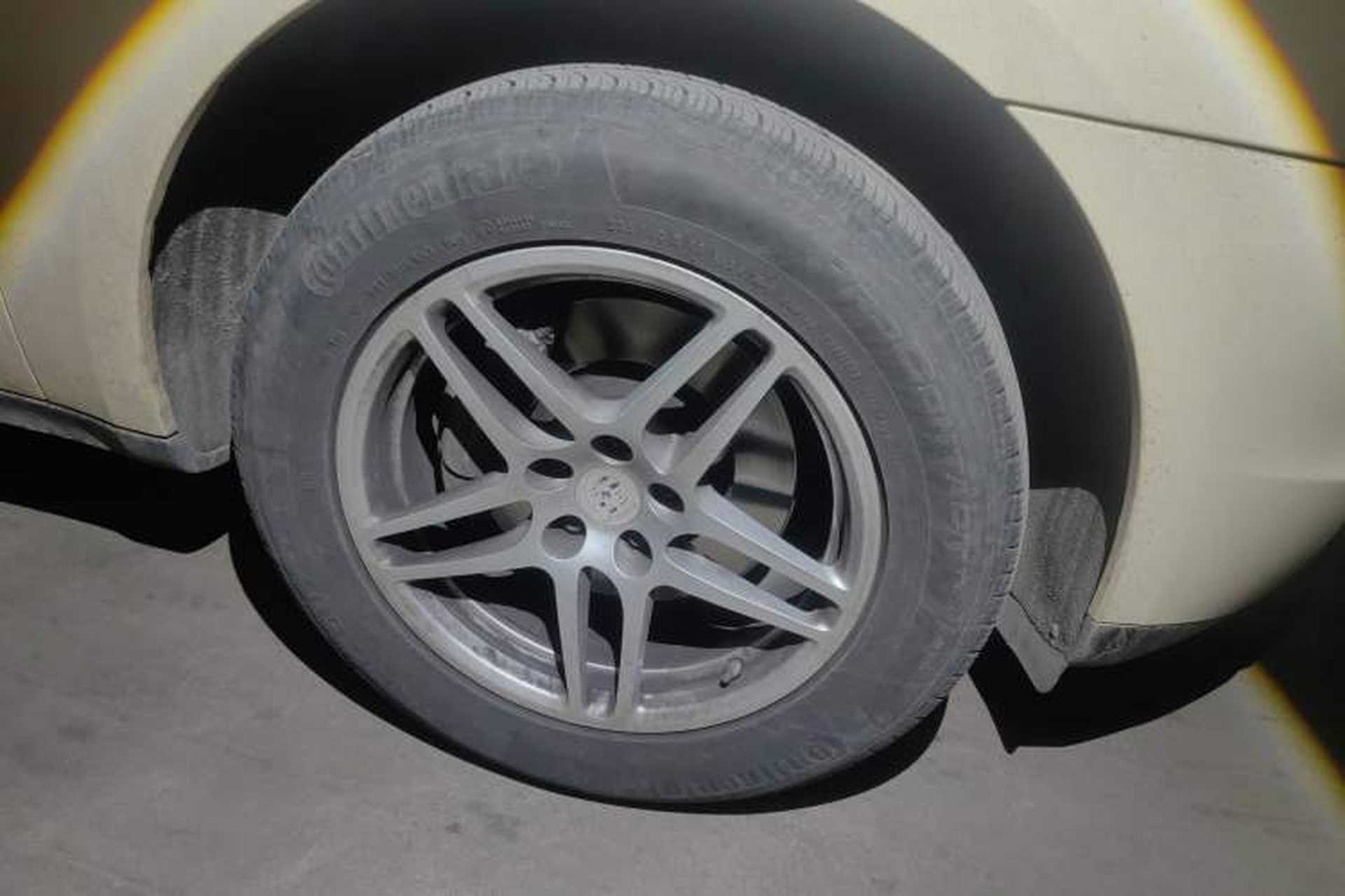 Used Porsche Macan 2014 Macan 2.0T Right Front Wheel Hub