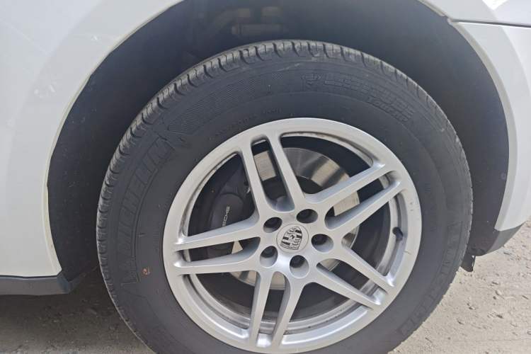 Used Porsche Macan 2014 Macan 2.0T Right Front Wheel Hub