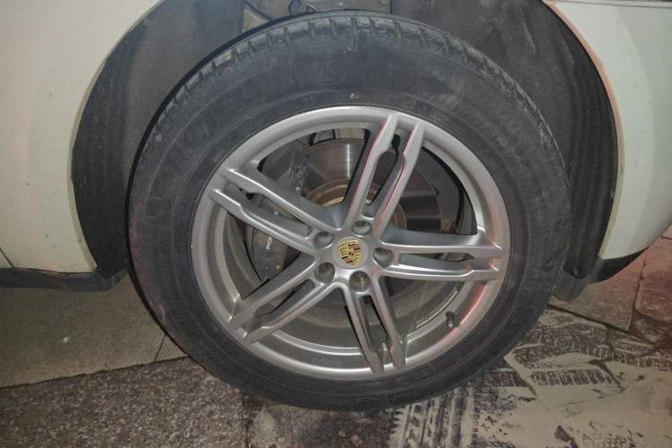 Used Porsche Macan 2014 Macan 2.0T Right Front Wheel Hub