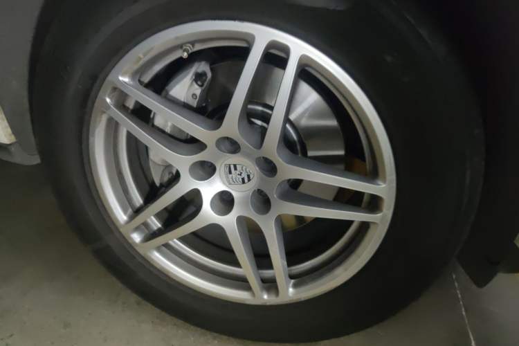 Used Porsche Macan 2014 Macan 2.0T Right Front Wheel Hub