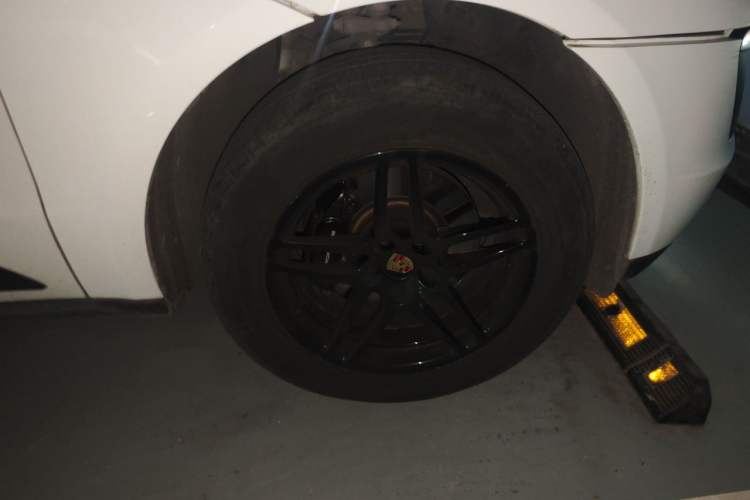 Used Porsche Macan 2014 Macan 2.0T Right Front Wheel Hub