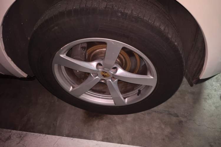 Used Porsche Macan 2014 Macan 2.0T Right Front Wheel Hub
