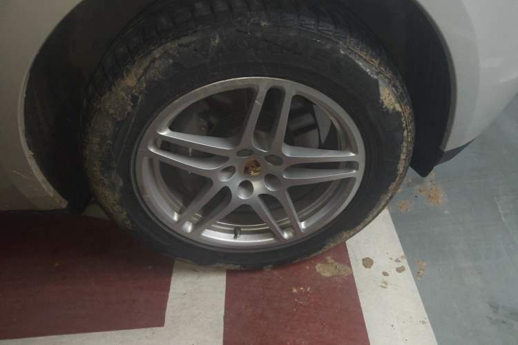 Used Porsche Macan 2014 Macan 2.0T Right Front Wheel Hub