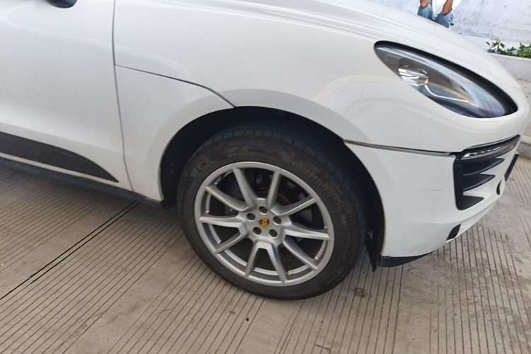 Used Porsche Macan 2014 Macan 2.0T Right Front Wheel Hub