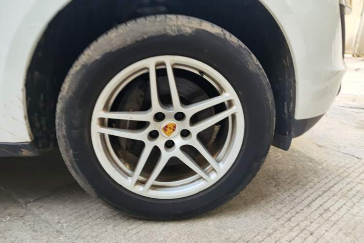 Used Porsche Macan 2014 Macan 2.0T Right Front Wheel Hub