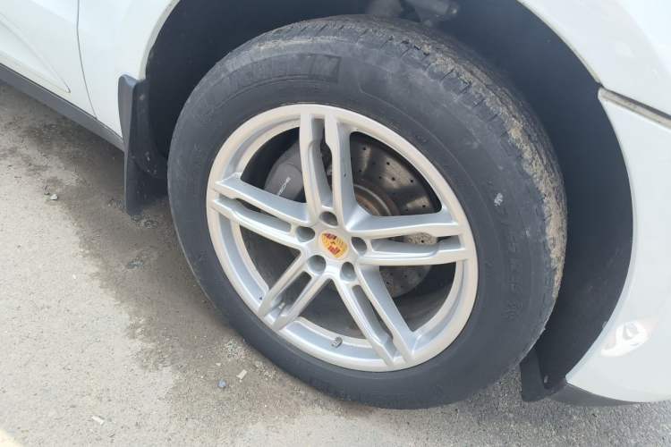 Used Porsche Macan 2014 Macan 2.0T Right Front Wheel Hub