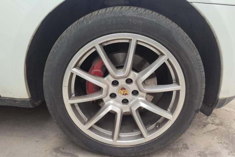 Used Porsche Macan 2014 Macan 2.0T Right Front Wheel Hub