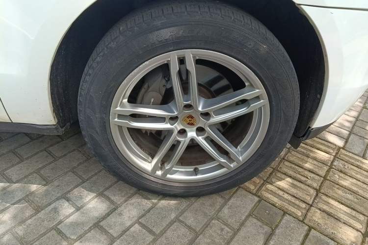 Used Porsche Macan 2014 Macan 2.0T Right Front Wheel Hub