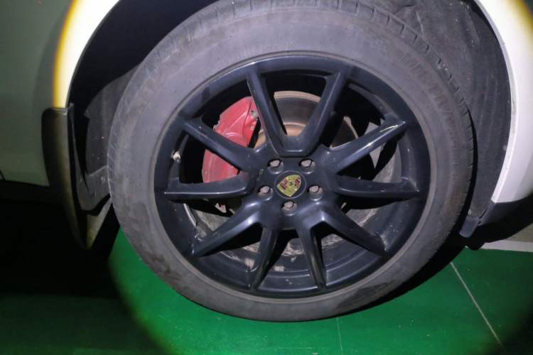 Used Porsche Macan 2014 Macan 2.0T Right Front Wheel Hub
