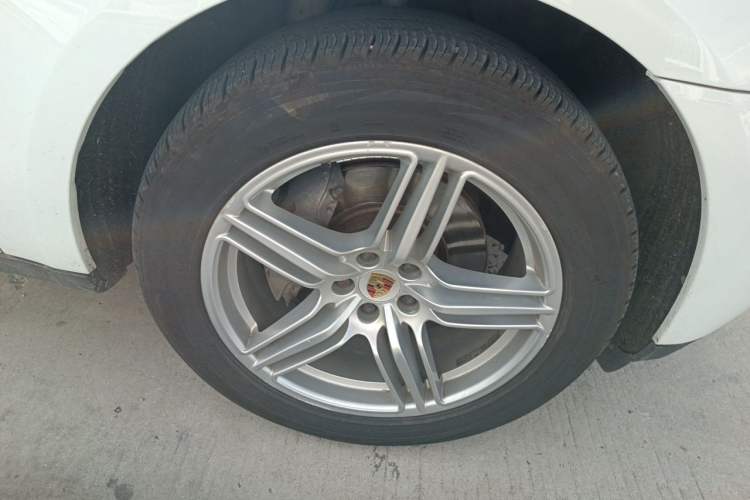 Used Porsche Macan 2014 Macan 2.0T Right Front Wheel Hub