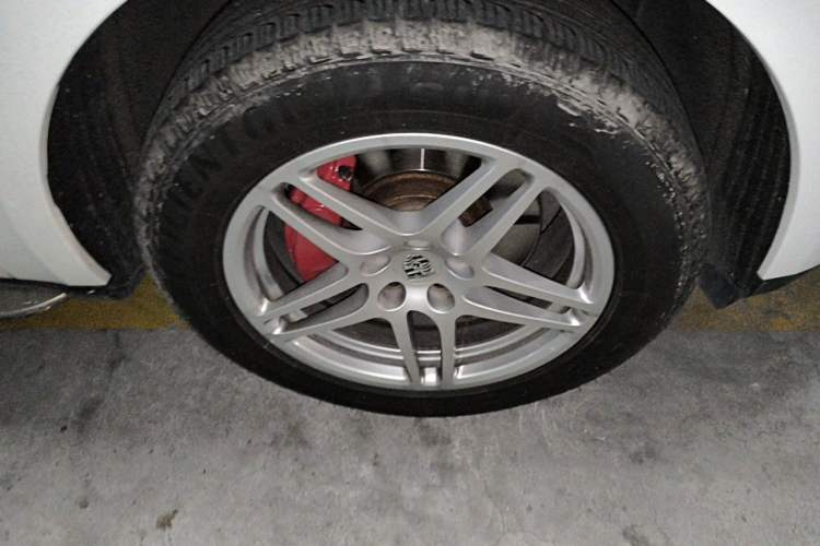 Used Porsche Macan 2014 Macan 2.0T Right Front Wheel Hub