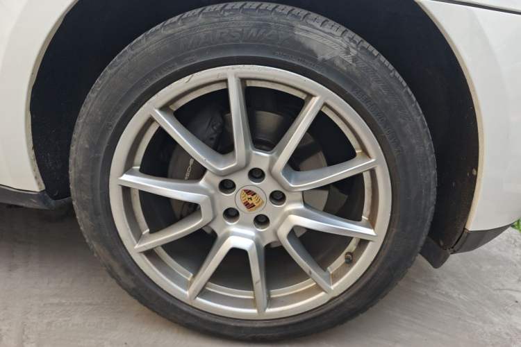 Used Porsche Macan 2014 Macan 2.0T Right Front Wheel Hub