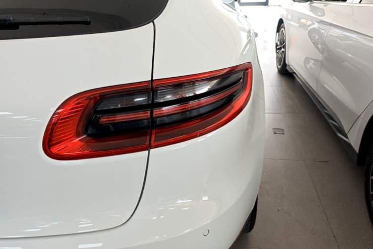 Used Porsche Macan 2014 Macan 2.0T Right Rear Taillight