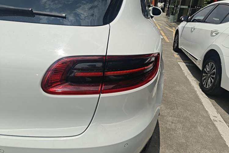 Used Porsche Macan 2014 Macan 2.0T Right Rear Taillight