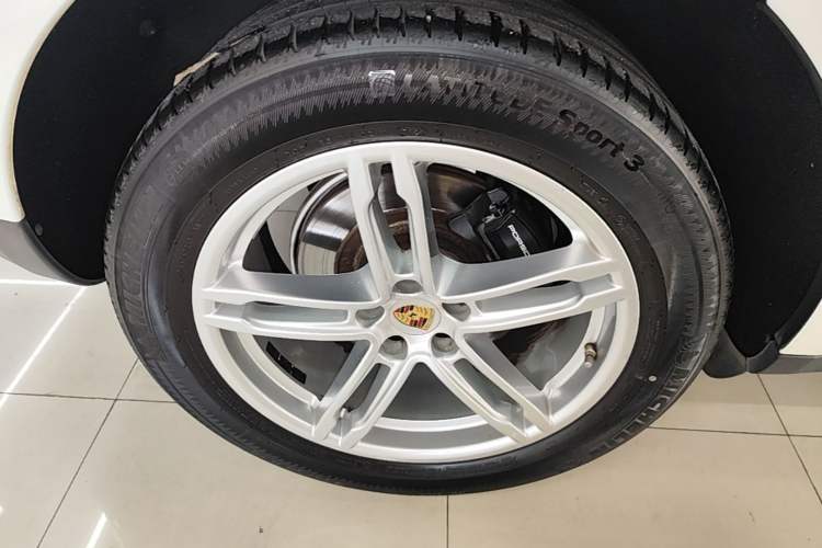 Used Porsche Macan 2014 Macan 2.0T Right Rear Wheel Hub