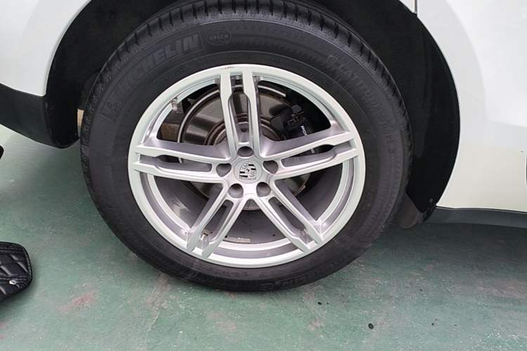 Used Porsche Macan 2014 Macan 2.0T Right Rear Wheel Hub