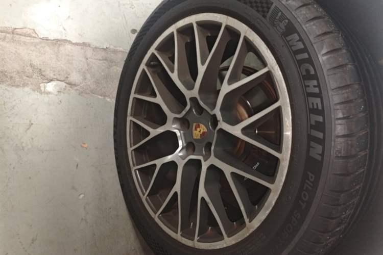 Used Porsche Macan 2014 Macan 2.0T Right Rear Wheel Hub