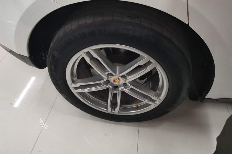 Used Porsche Macan 2014 Macan 2.0T Right Rear Wheel Hub