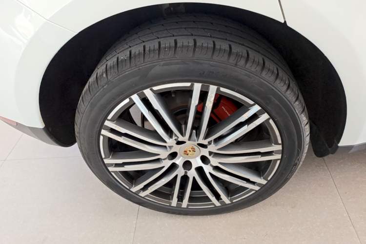 Used Porsche Macan 2014 Macan 2.0T Right Rear Wheel Hub