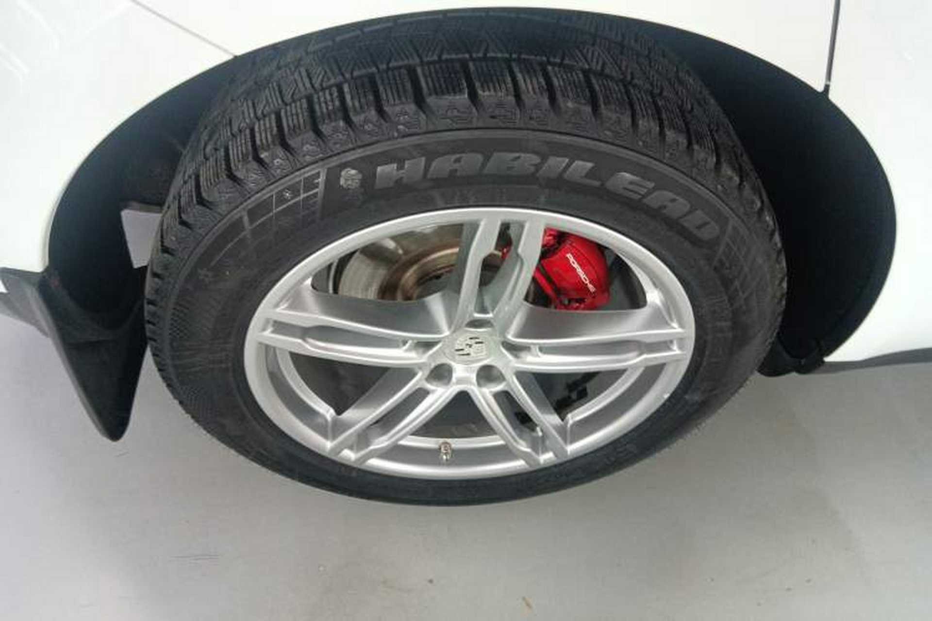 Used Porsche Macan 2014 Macan 2.0T Right Rear Wheel Hub