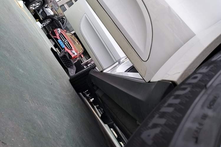 Used Porsche Macan 2014 Macan 2.0T Right Side Sill