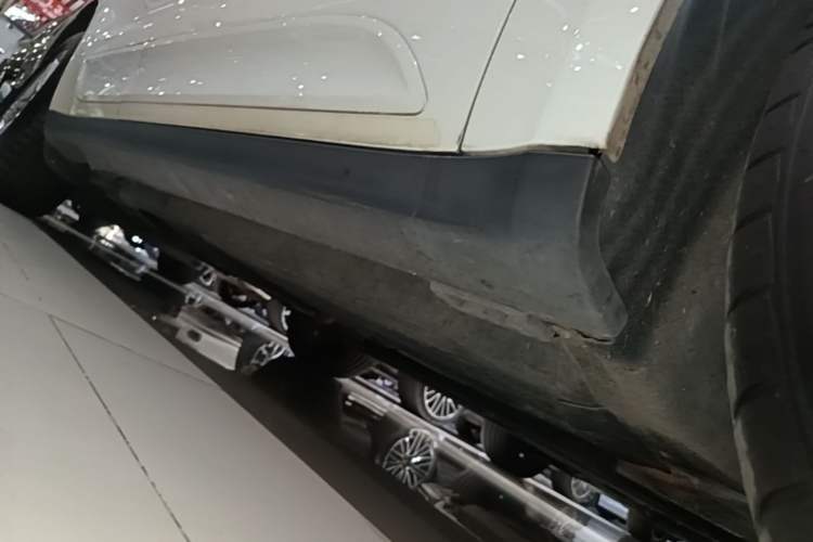 Used Porsche Macan 2014 Macan 2.0T Right Side Sill
